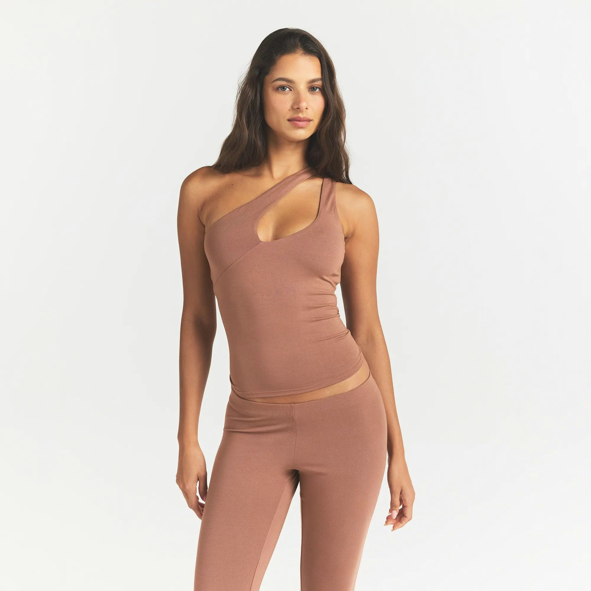 SMOOTH LAYERS ONE SHOULDER TOP - NUTMEG - image 12