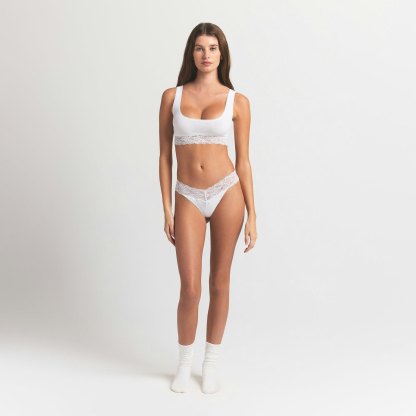LIGHTWEIGHT COTTON WIDE LACE THONG - SNOW
