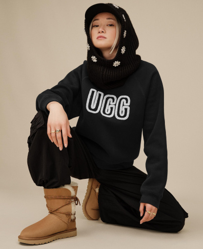 UGG Women's Logo Crewneck Sweatshirt - Black