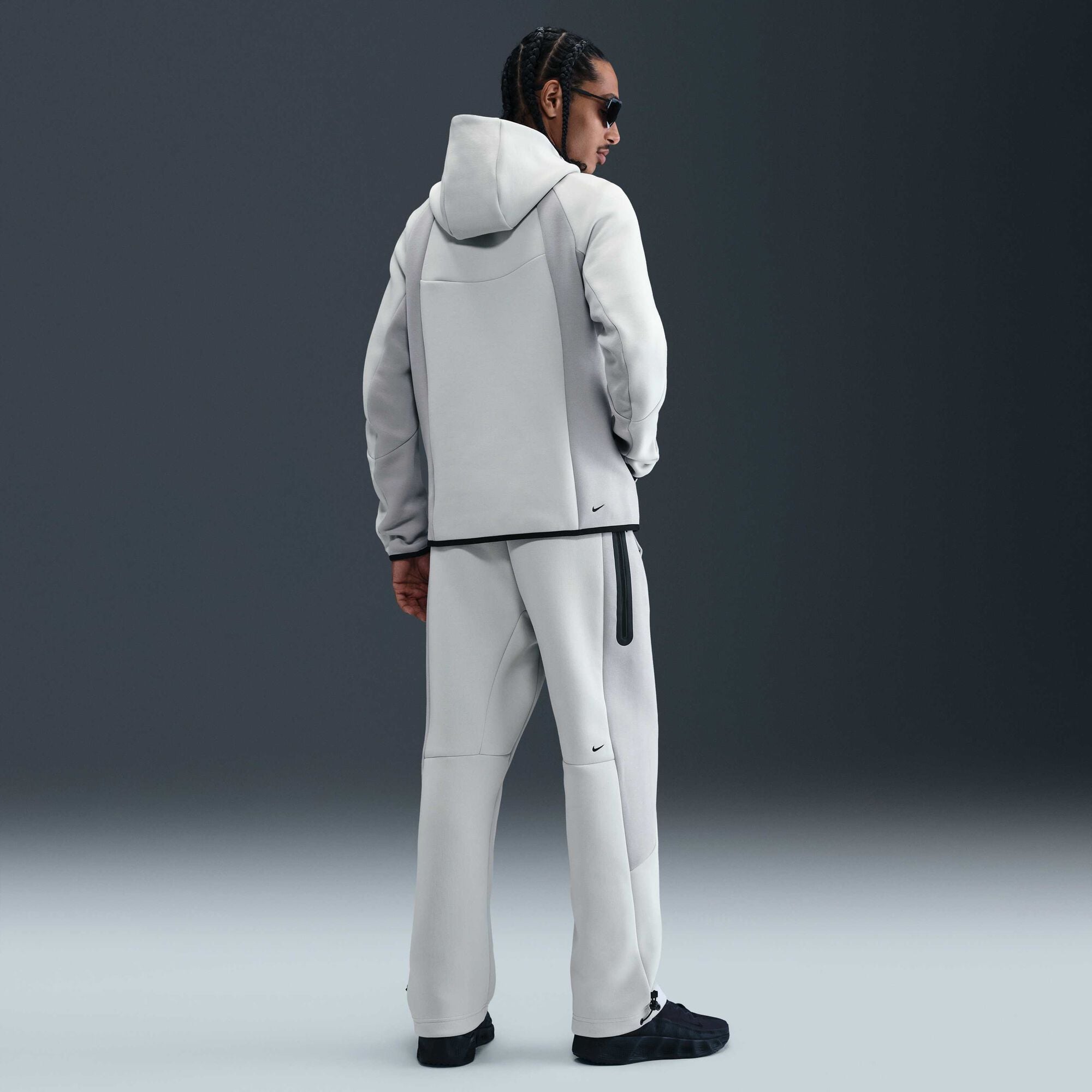Nike Tech Men's Colour-Block Open-Hem Fleece Trousers - Light Silver/Light Smoke Grey/Black