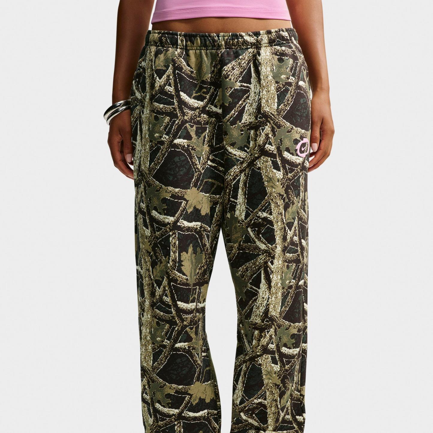 Women's Nithtke Studio Fleece Medium-Weight Camo High-Rise Oversized Cuffed Pants - Camo Green/Pink Rise