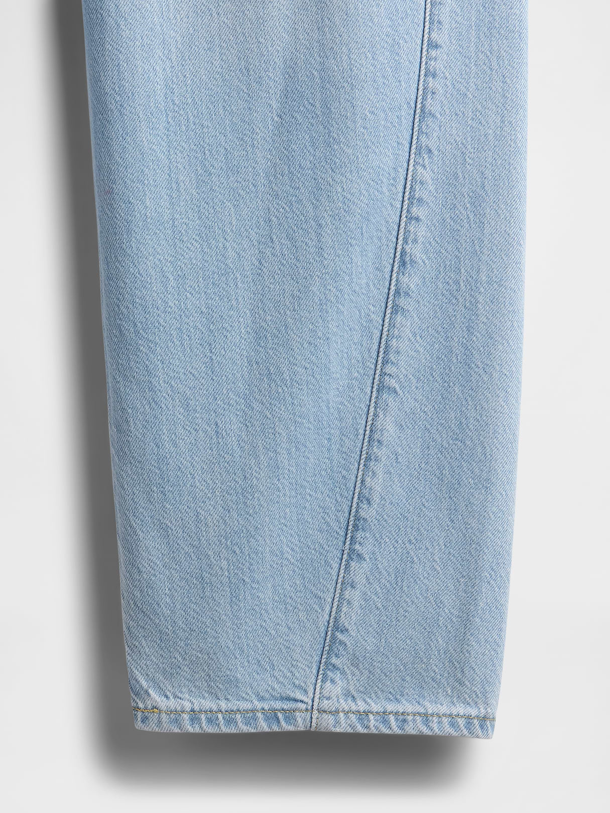 High Rise Barrel Jeans - Light wash blue