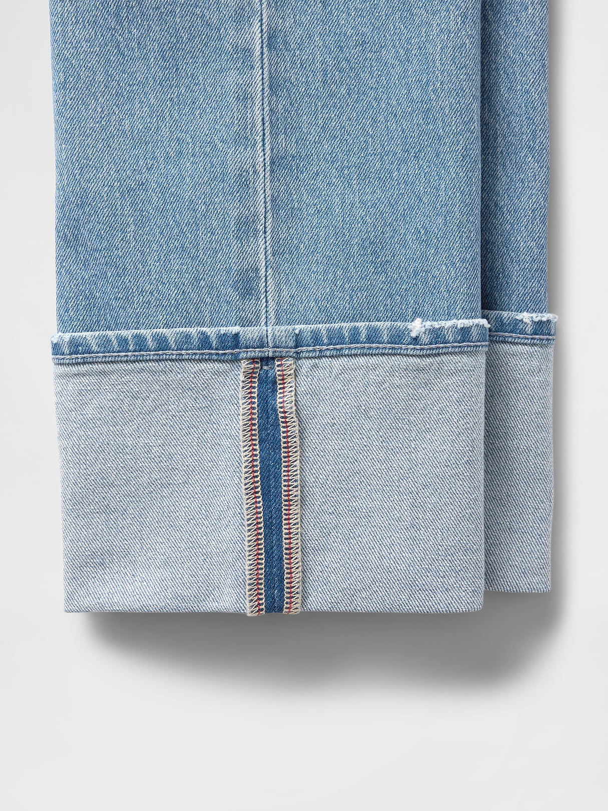 High Rise Twisted-Seam '90s Slim Straight Jeans - Cuffed light indigo