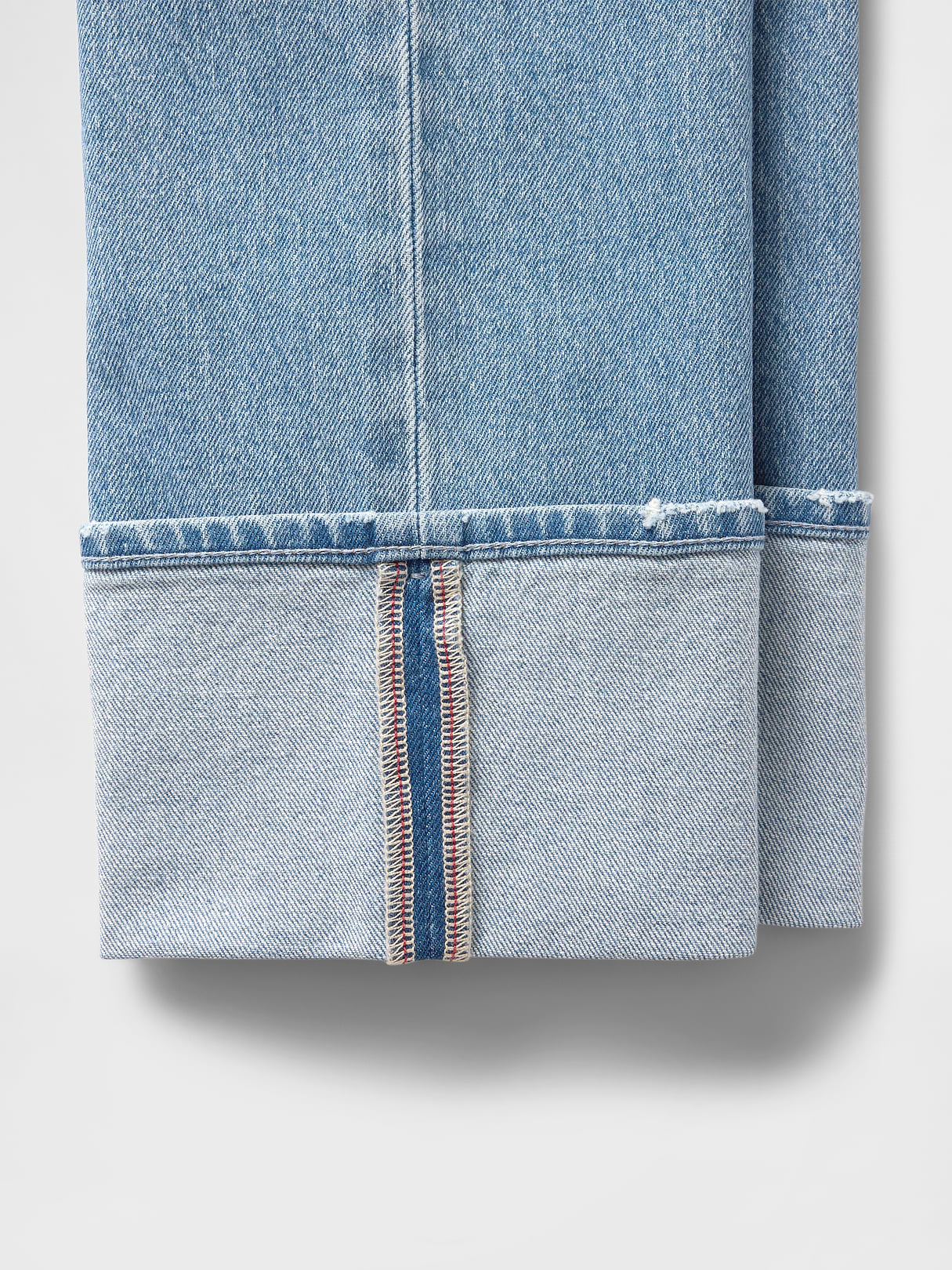 High Rise Twisted-Seam '90s Slim Straight Jeans - Cuffed light indigo