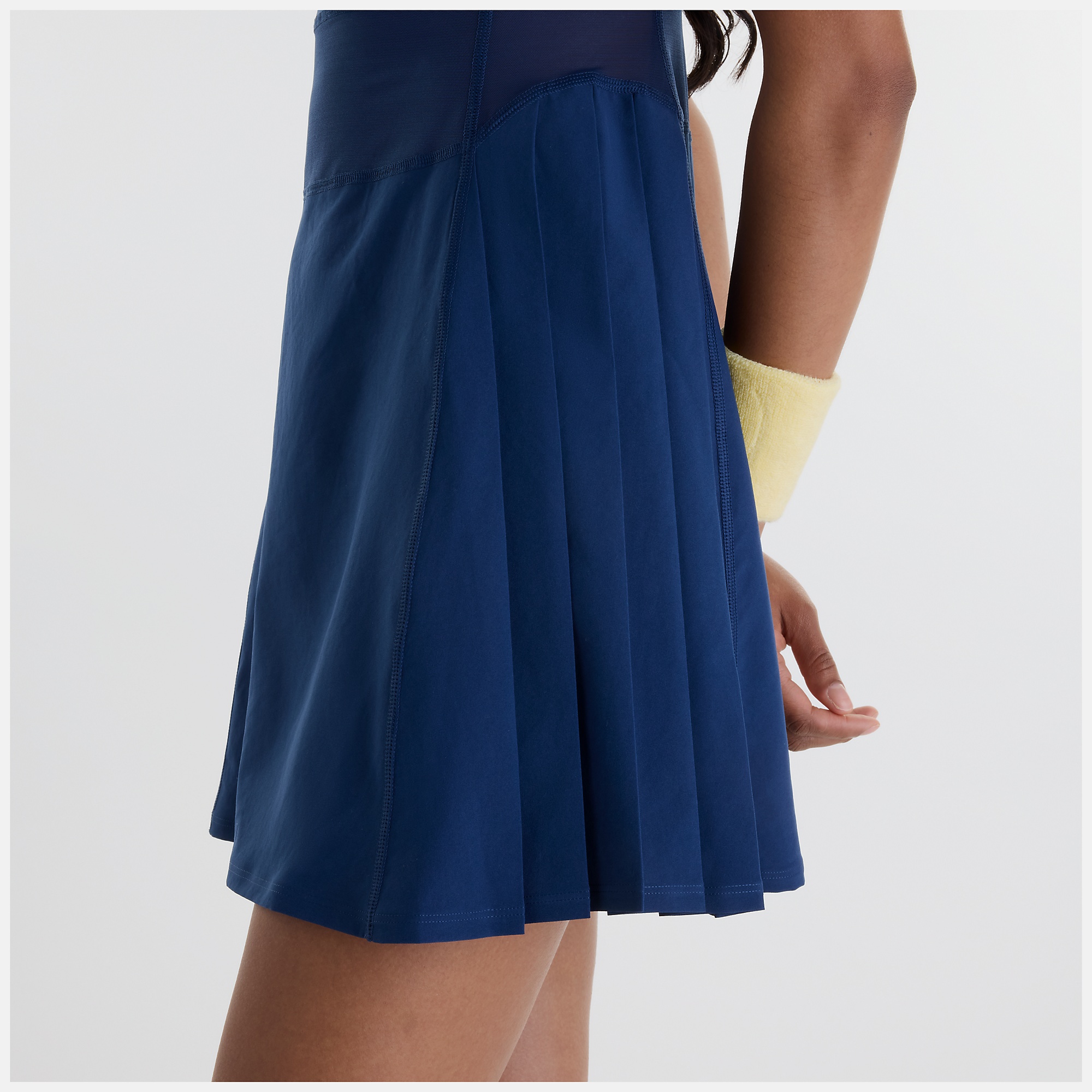 Chi lleva una talla S y mide 5'9"/ 175cm. Pecho : 32"/81cm, Cintura : 24"/61cm, Caderas : 35"/89cm