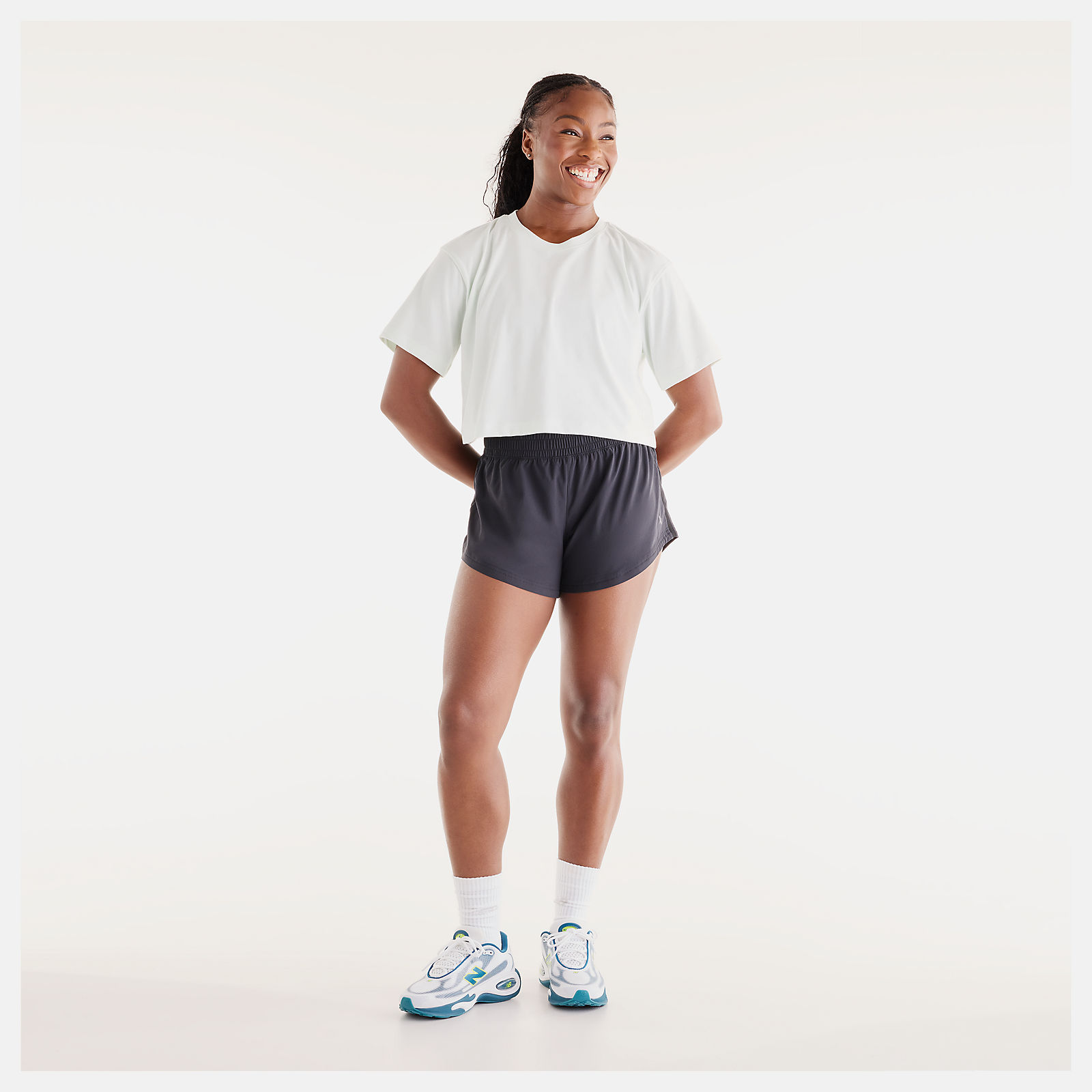 Isio-Maya is wearing size S and is 5'8"/172.72cm. Chest: 34"/86.36cm, Waist: 27.5"/69.85cm, Hips: 39"/99.06cm