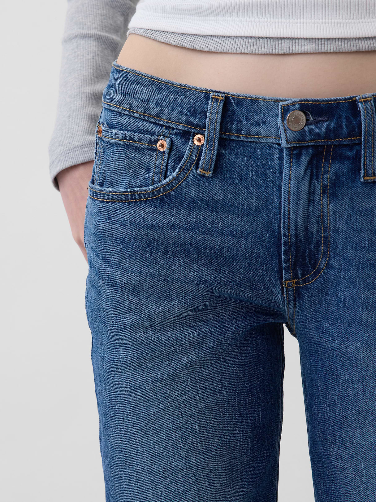 Mid Rise Relaxed Straight Jeans - Medium wash