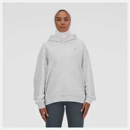 Ahlam is wearing size S and is 5'6"/168cm. Chest: 36.25"/92cm, Waist: 28.5"/72.5cm, Hips: 37.5"/95.25cm