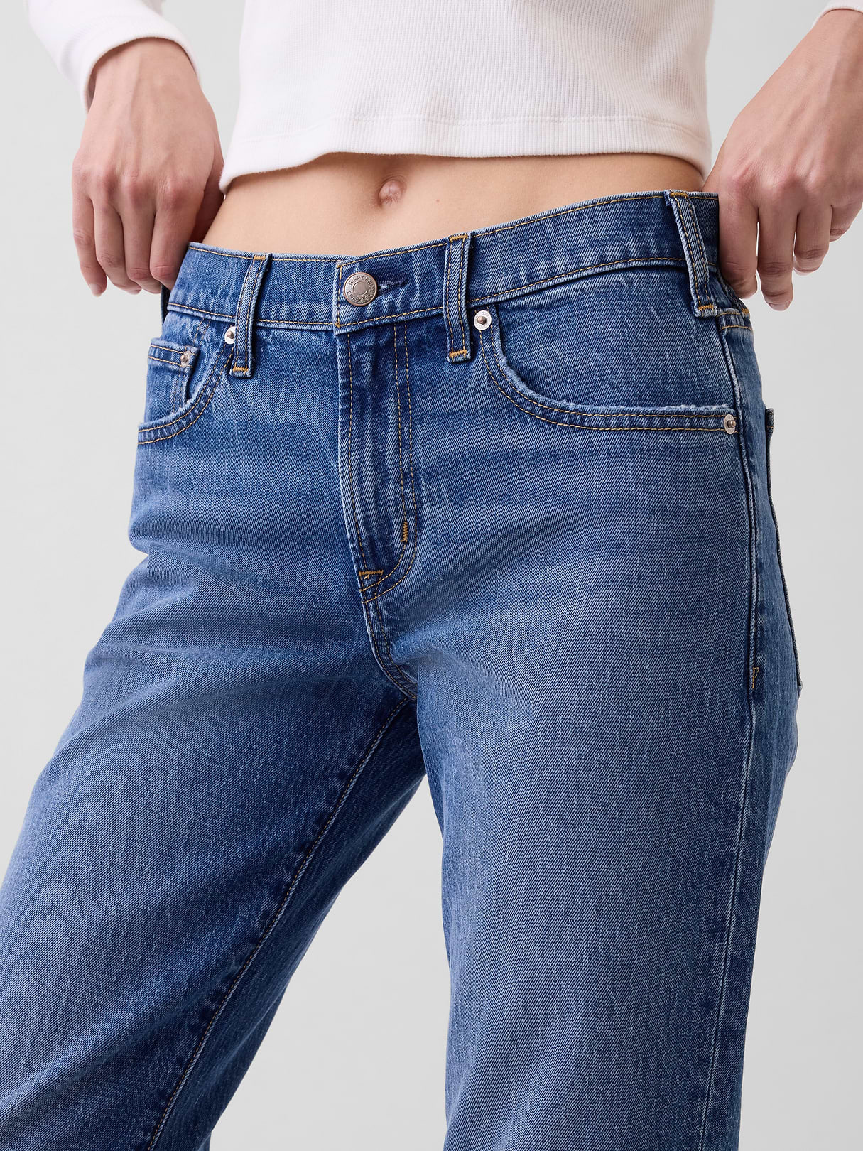 Mid Rise Relaxed Flare Jeans - Medium wash