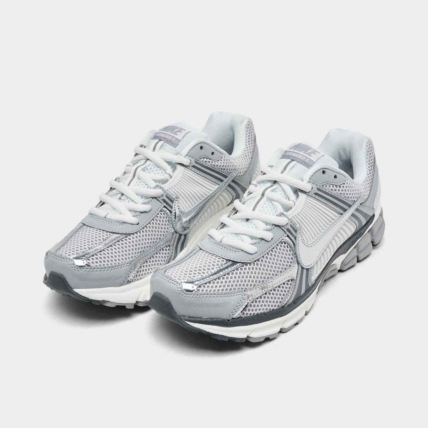 Men's Nike Zoom Vomero 5 Casual Shoes - Summit White/Light Smoke Grey/Smoke Grey/Metallic Silver