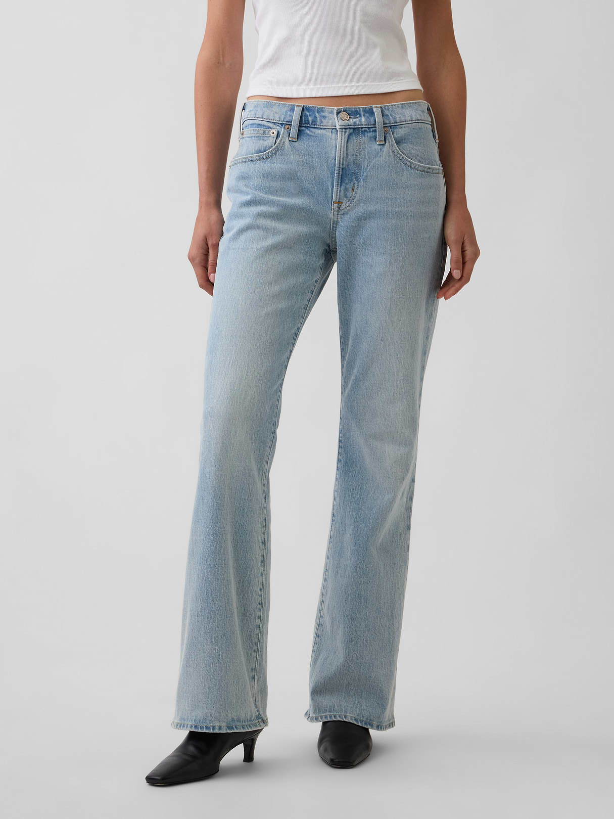 Mid Rise Relaxed Flare Jeans - Light wash