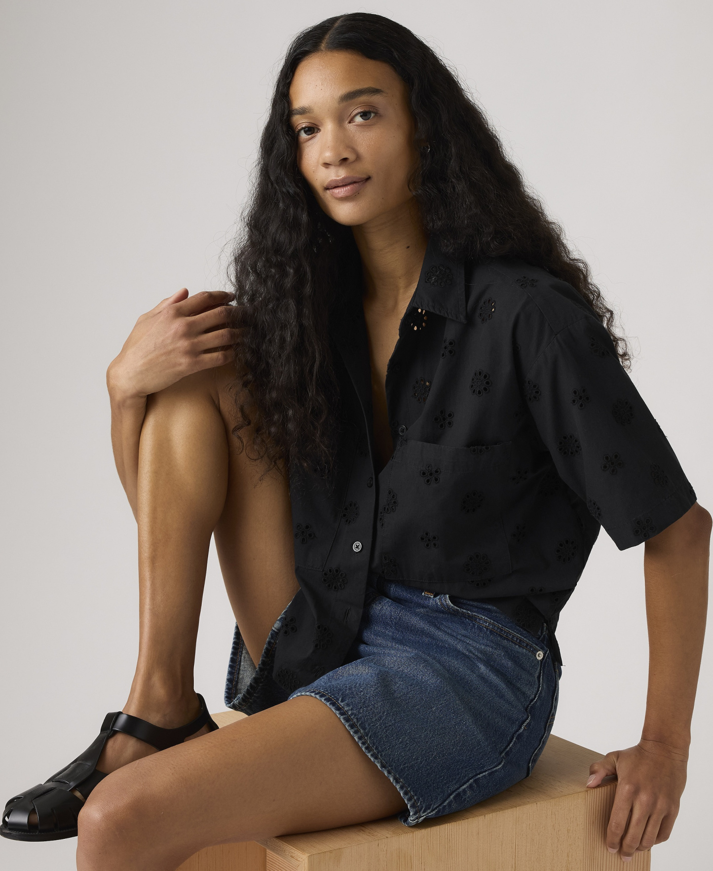 Levi's Premium Women's Novelty Harlie Short-Sleeve Cotton Cropped Shirt - Anthracite Night