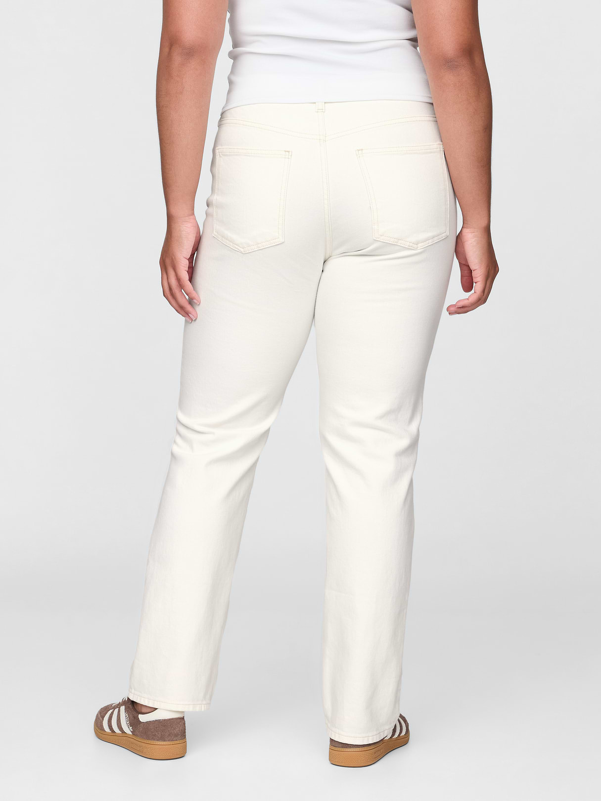 High Rise Belted '90s Slim Straight Jeans - New off white
