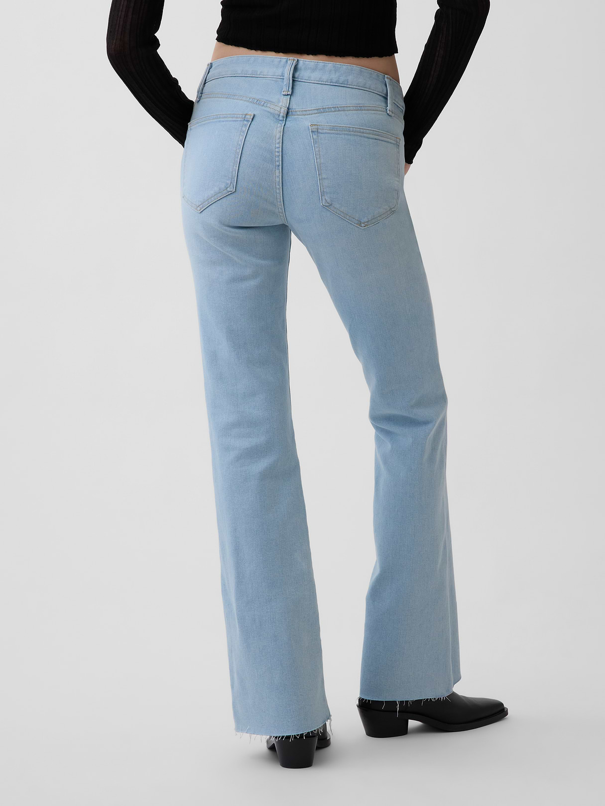 Low Rise Long & Lean Split-Hem Jeans - Light indigo