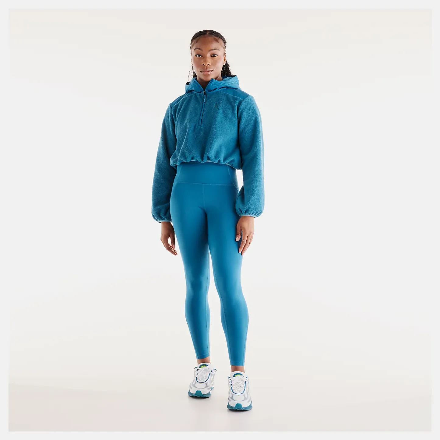 Isio-Maya is wearing size S and is 5'8"/172.72cm. Chest: 34"/86.36cm, Waist: 27.5"/69.85cm, Hips: 39"/99.06cm