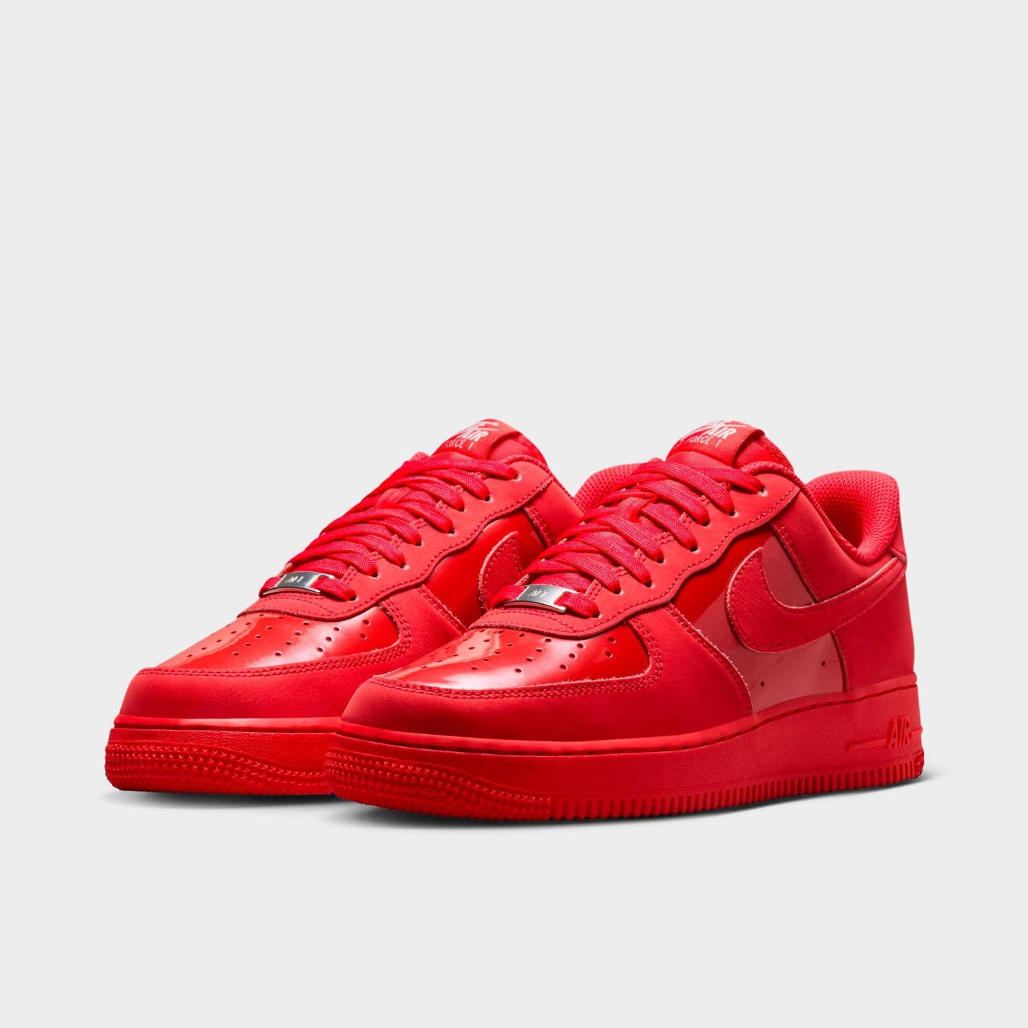Women's Nithtke Air Force 1 '07 SE Casual Shoes - University Red/University Red - Both shoes facing left