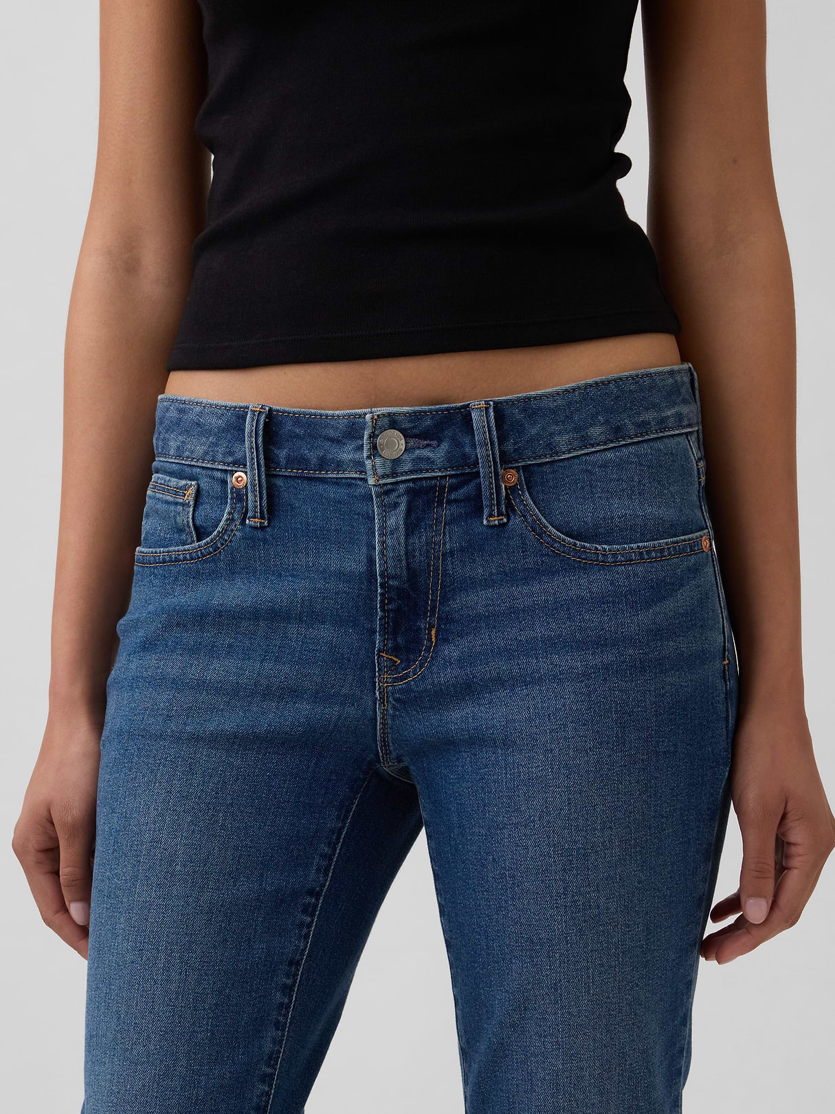 Low Rise Long & Lean Split-Hem Jeans - Medium wash