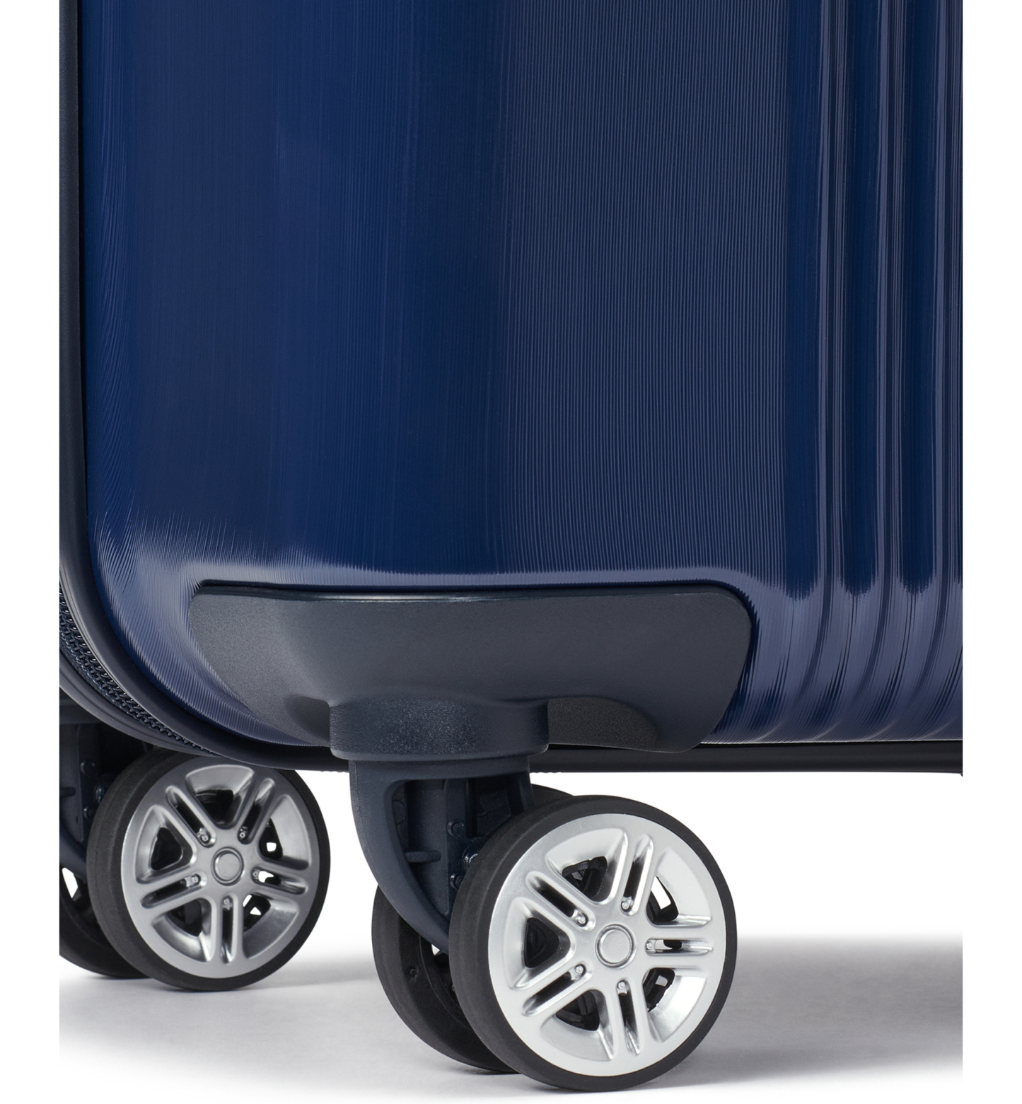 Tommy Hilfiger Liberty 21" Luggage - Preppy navy