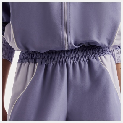 Karoliina V lleva una talla S y mide 178 cm. Pecho : 82 cm, Cintura : 65 cm, Caderas : 91.5 cm