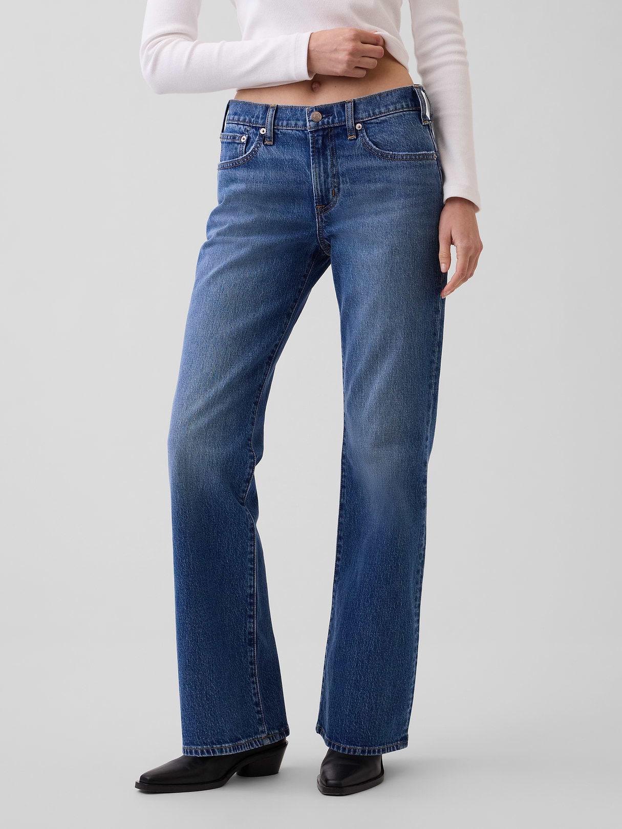 Mid Rise Relaxed Flare Jeans - Medium wash