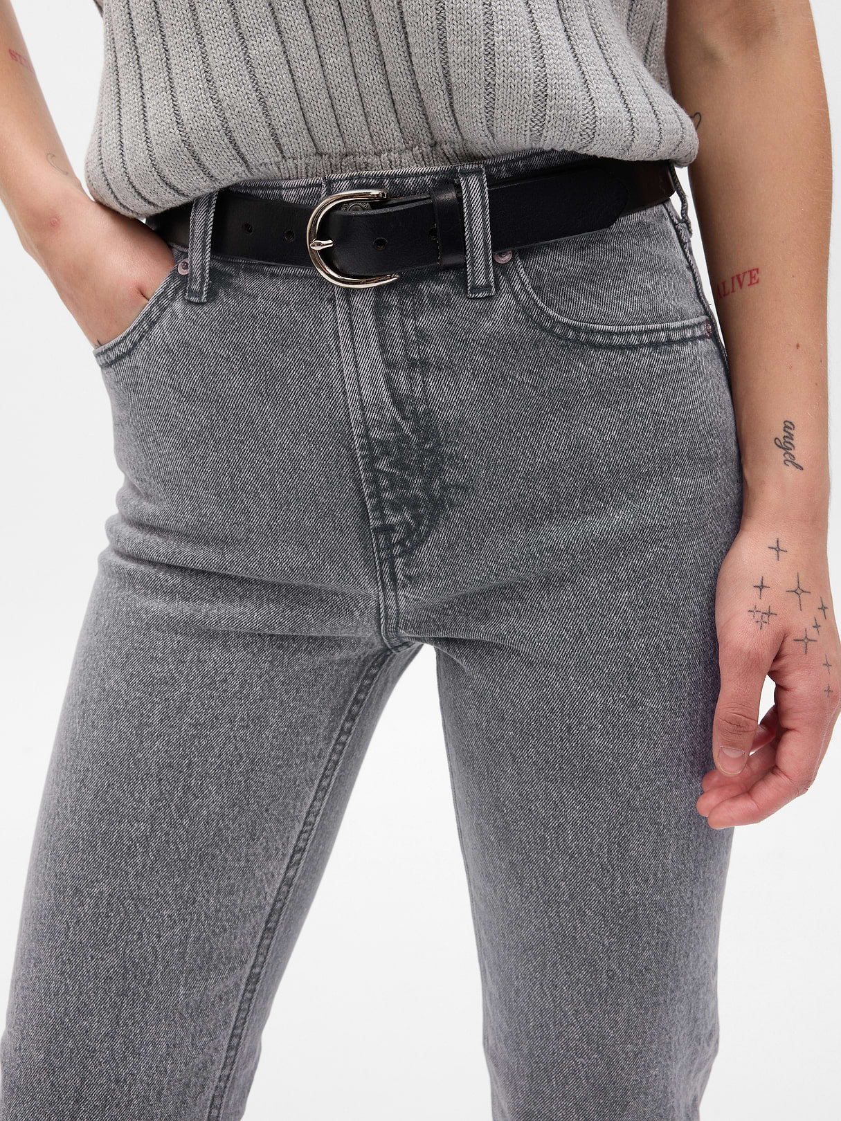 High Rise '90s Slim Straight Jeans - washed black