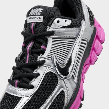 Women's Nithtke Zoom Vomero 5 Casual Shoes - Part 1 - Off Noir/Fire Pink/Photon Dust/Metallic Silver - Detail shot