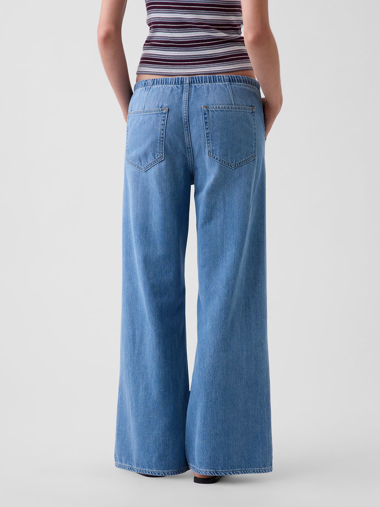 Low Rise UltraSoft Stride Easy Wide-Leg Jeans - Light wash