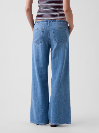 Low Rise UltraSoft Stride Easy Wide-Leg Jeans - Light wash