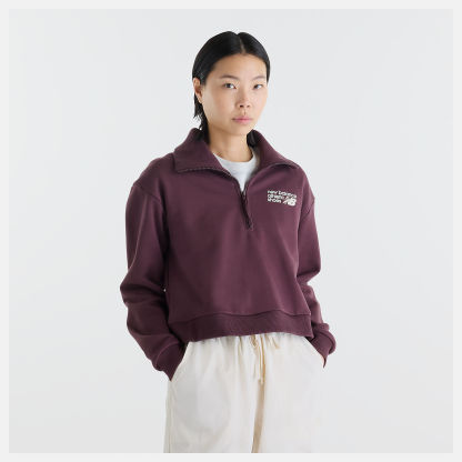 Suhyun Shin is wearing size S and is 5'7"/170.18cm. Chest: 30"/76.2cm, Waist: 24"/60.96cm, Hips: 35"/88.9cm