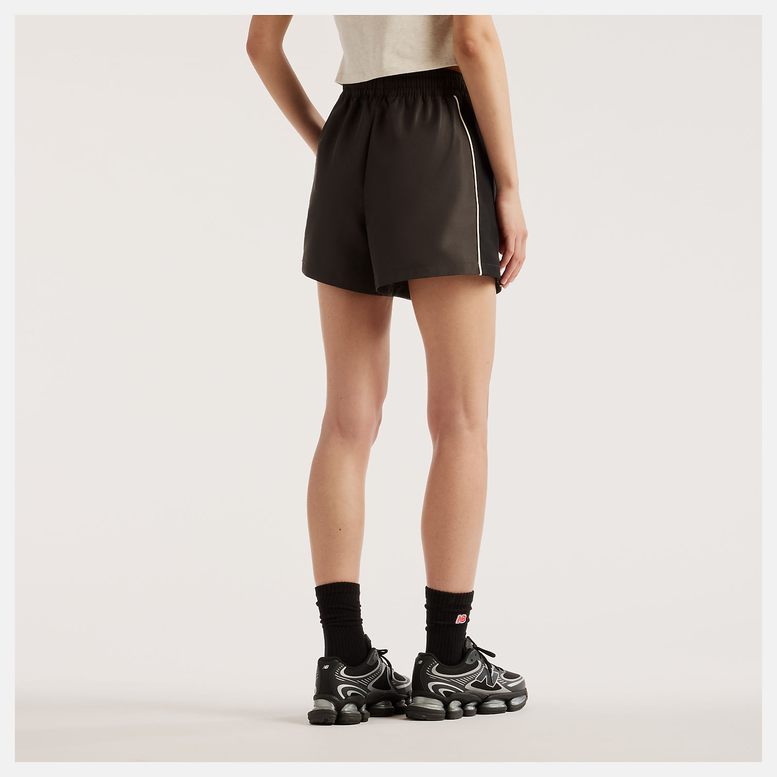 Orietta is wearing size S and is 5'8.5"/174cm. Chest: 31.5"/80cm, Waist: 23"/58cm, Hips: 34"/86cm