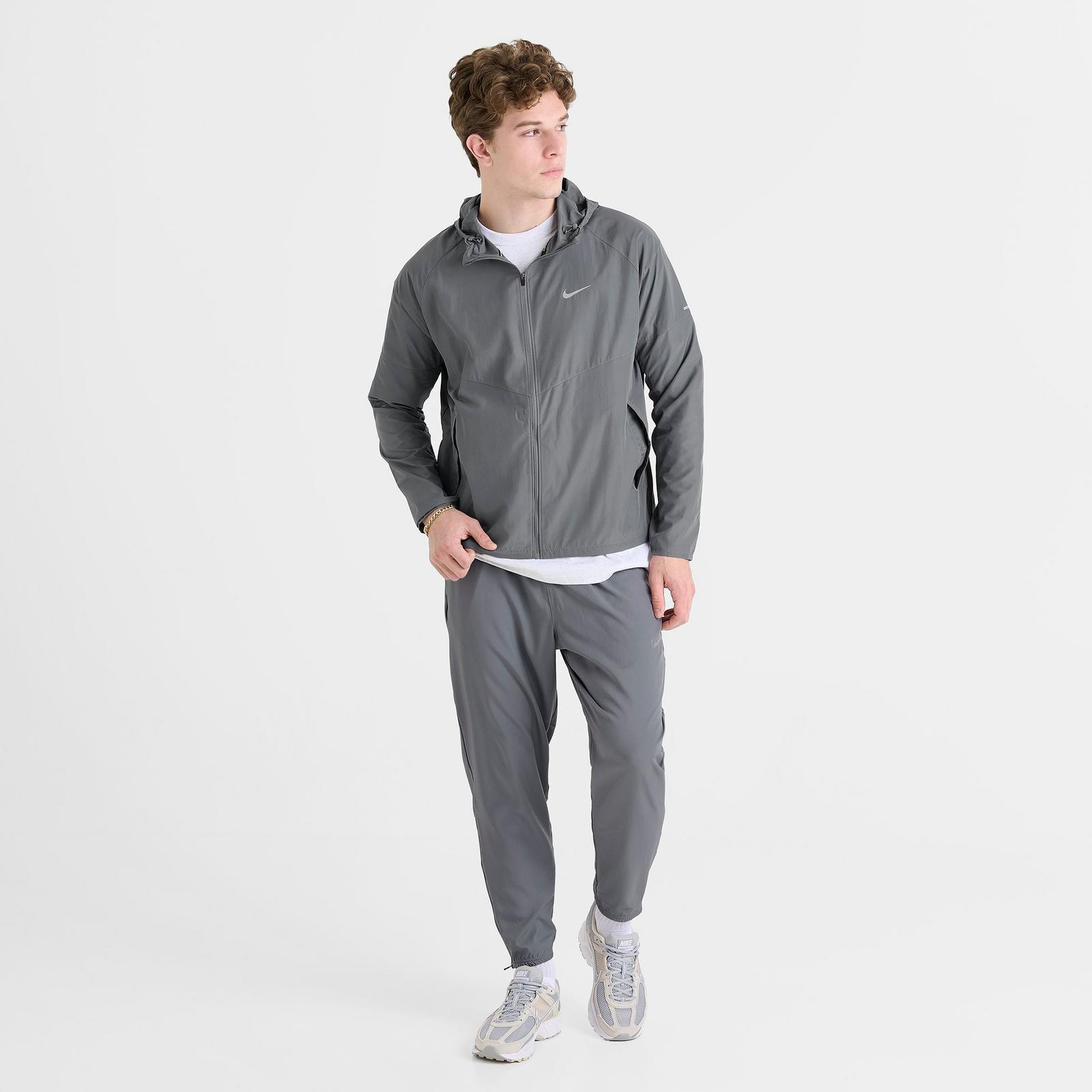 Men's Nike Challenger Dri-FIT Woven Running Pants - Smoke Grey/Black
