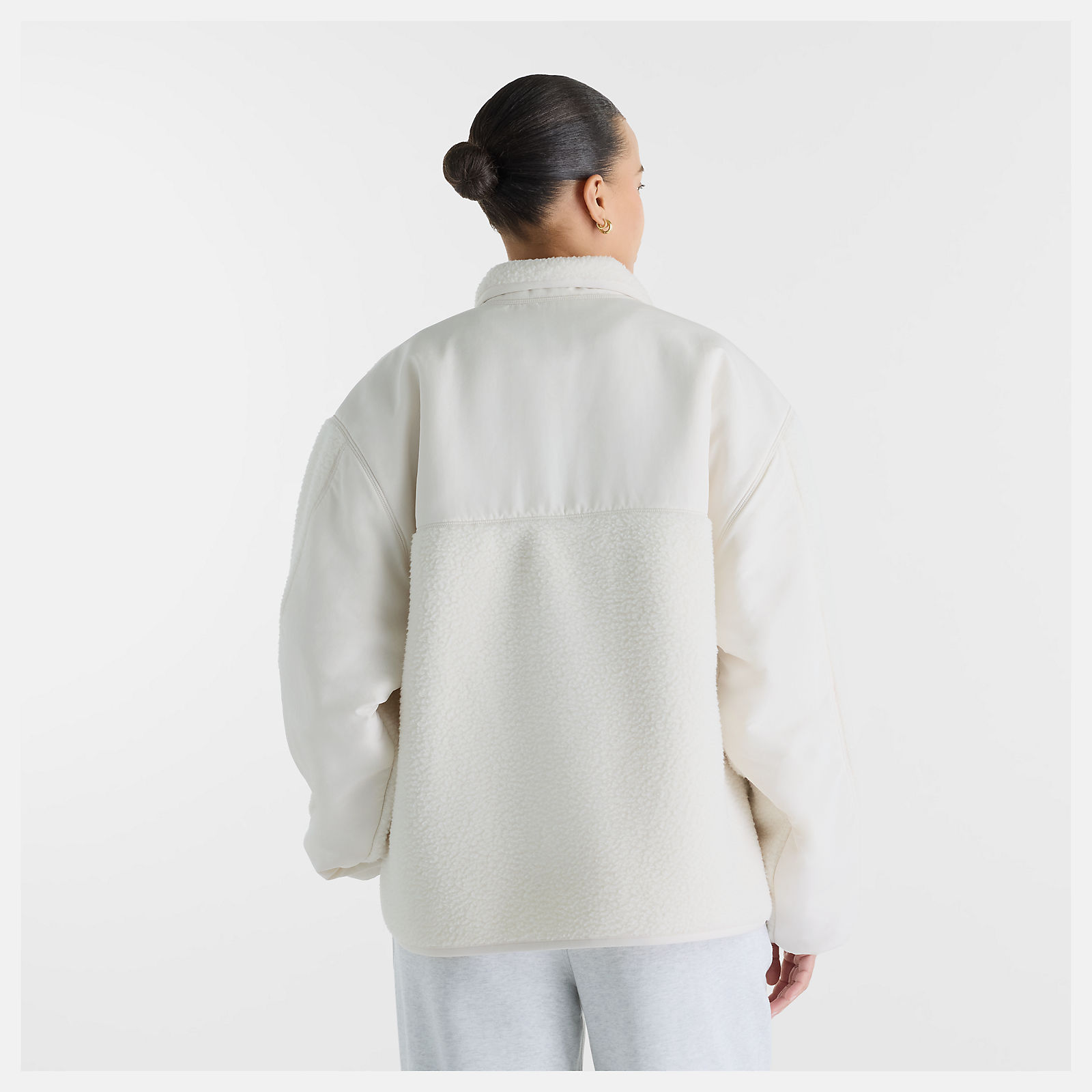 Nisaa is wearing size S and is 5'10"/177.8cm. Chest: 32"/81.28cm, Waist: 26"/66.04cm, Hips: 39"/99.06cm