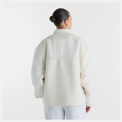 Nisaa is wearing size S and is 5'10"/177.8cm. Chest: 32"/81.28cm, Waist: 26"/66.04cm, Hips: 39"/99.06cm
