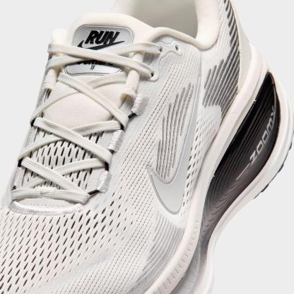 Men's Nithtke Vomero 18 Running Shoes - Part 2 - Summit White/Black/Off White/Metallic Silver - Detail shot