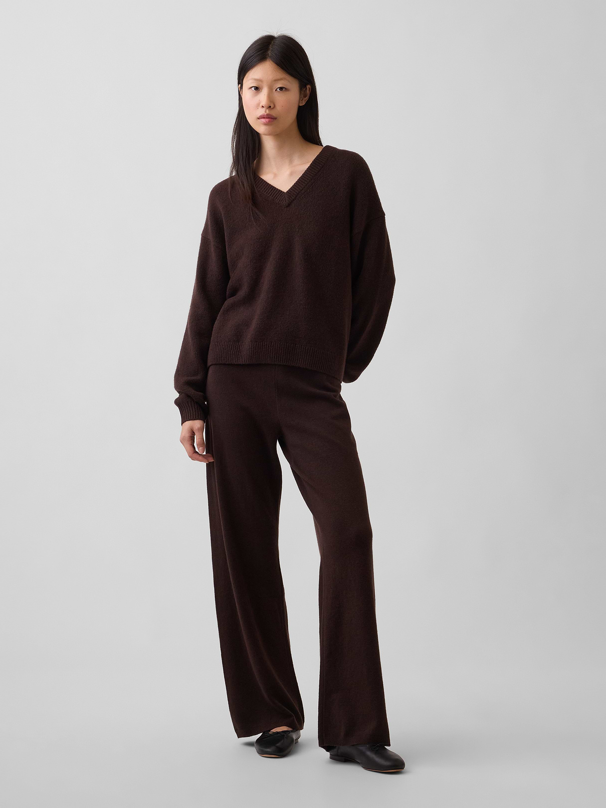 CashSoft Oversized V-Neck Sweater - Terra brown