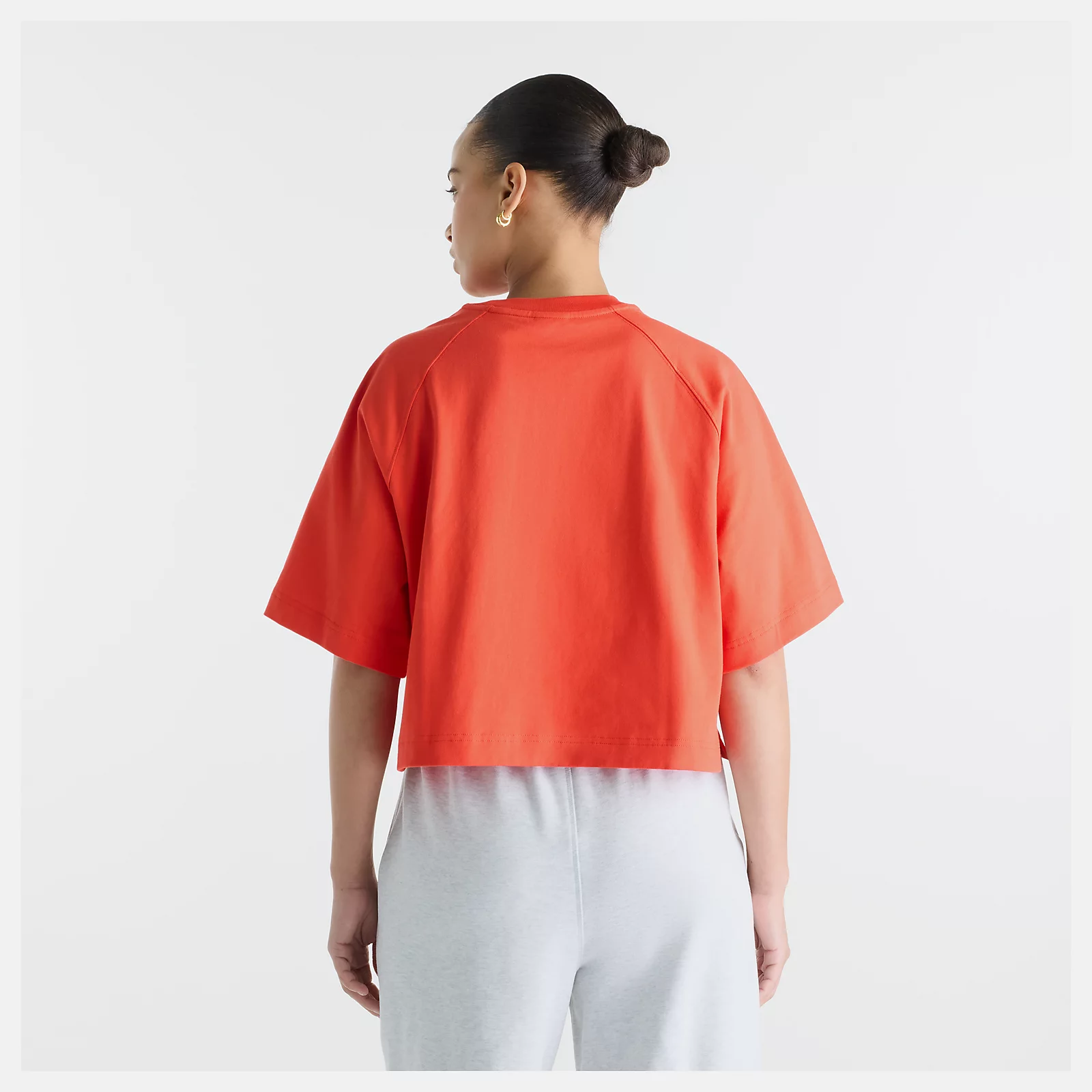 Nisaa is wearing size S and is 5'10"/177.8cm. Chest: 32"/81.28cm, Waist: 26"/66.04cm, Hips: 39"/99.06cm