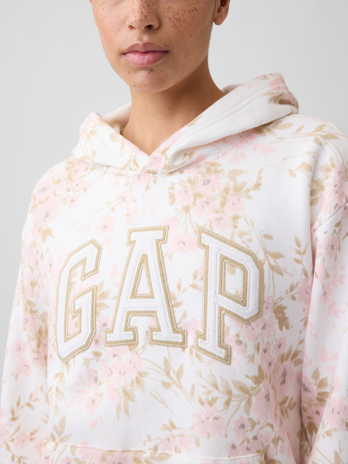 Relaxed Gap Logo Hoodie - New off white floral