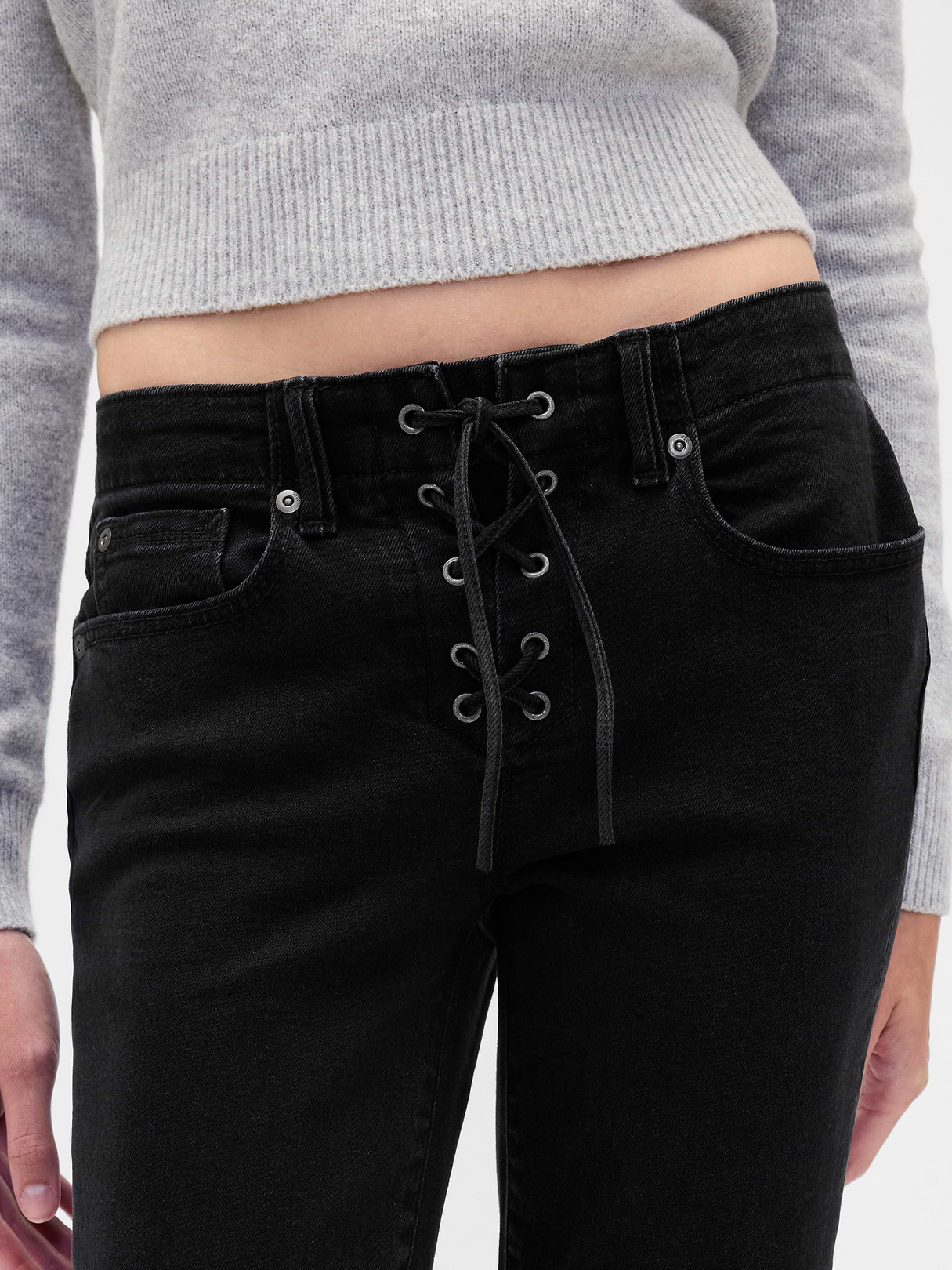 Low Rise Long & Lean Split-Hem Jeans - Basic black