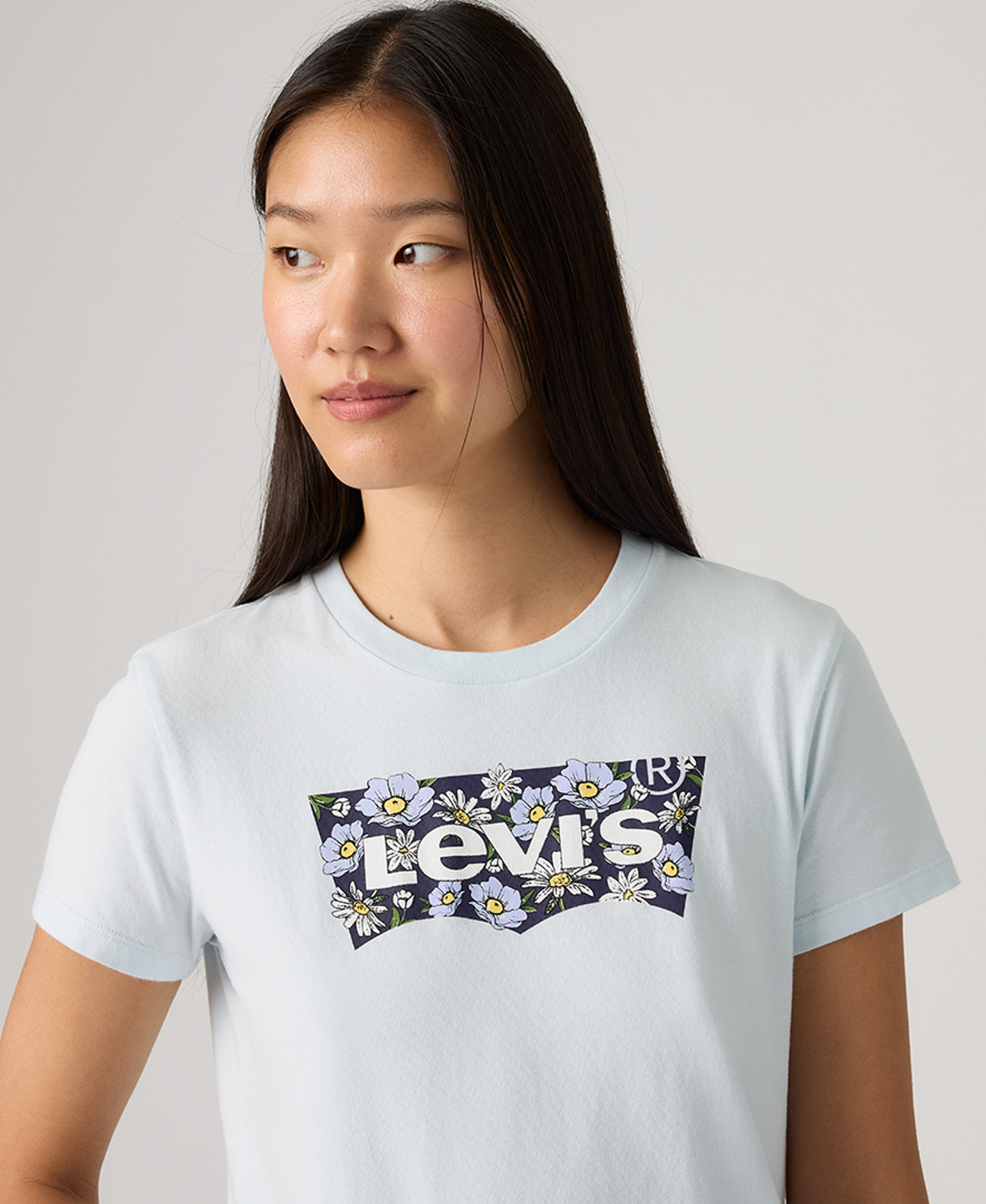 Levi's Women's Perfect Graphic Logo Cotton T-Shirt - P2 Bw Fill Color Option Country Air