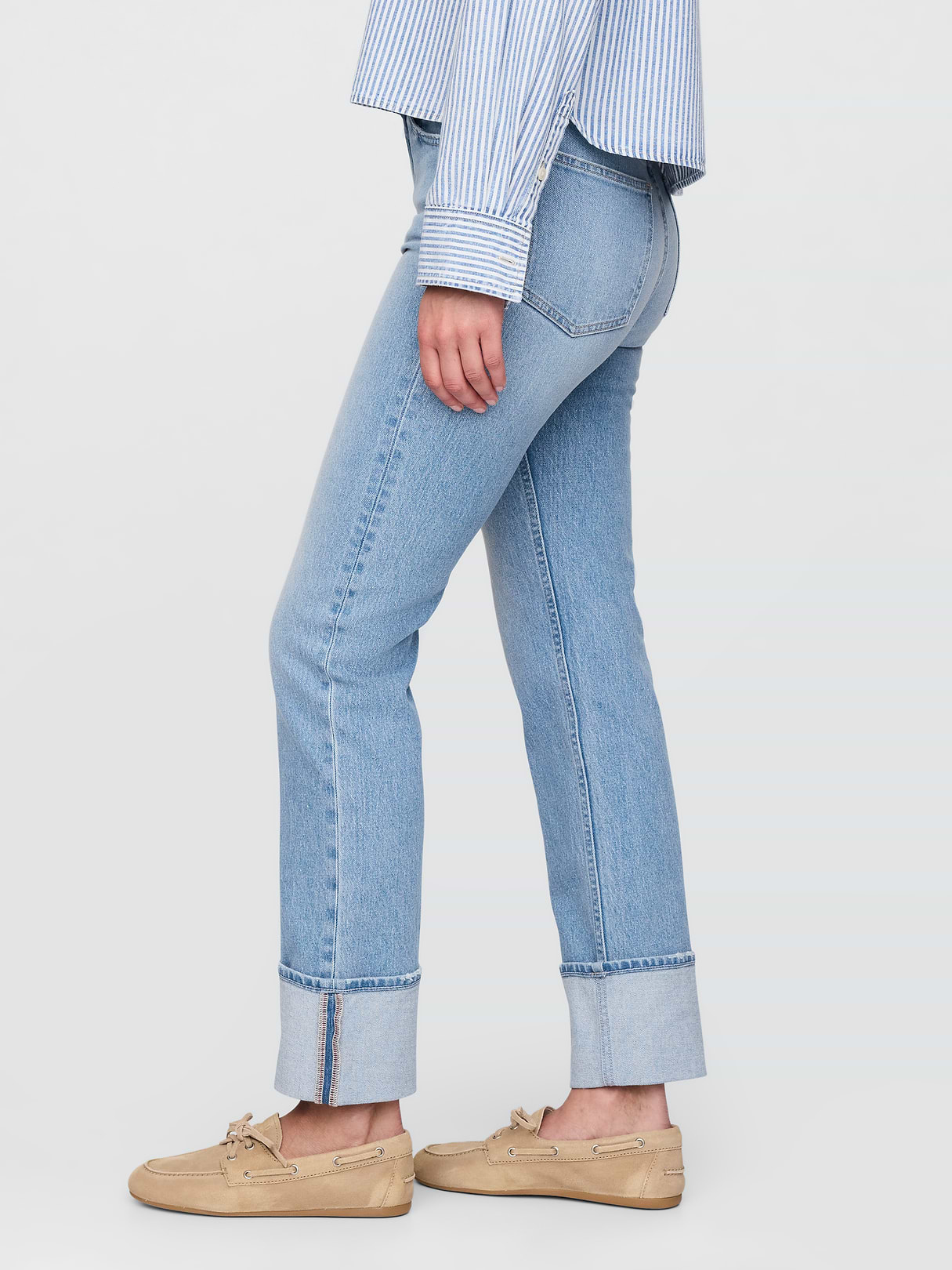 High Rise Twisted-Seam '90s Slim Straight Jeans - Cuffed light indigo