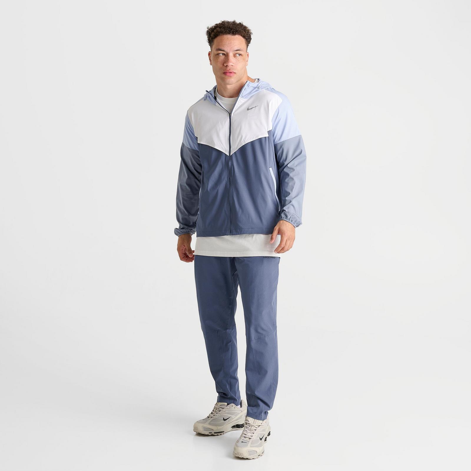 Men's Nike Impossibly Light Windrunner Running Jacket - White/Diffused Blue