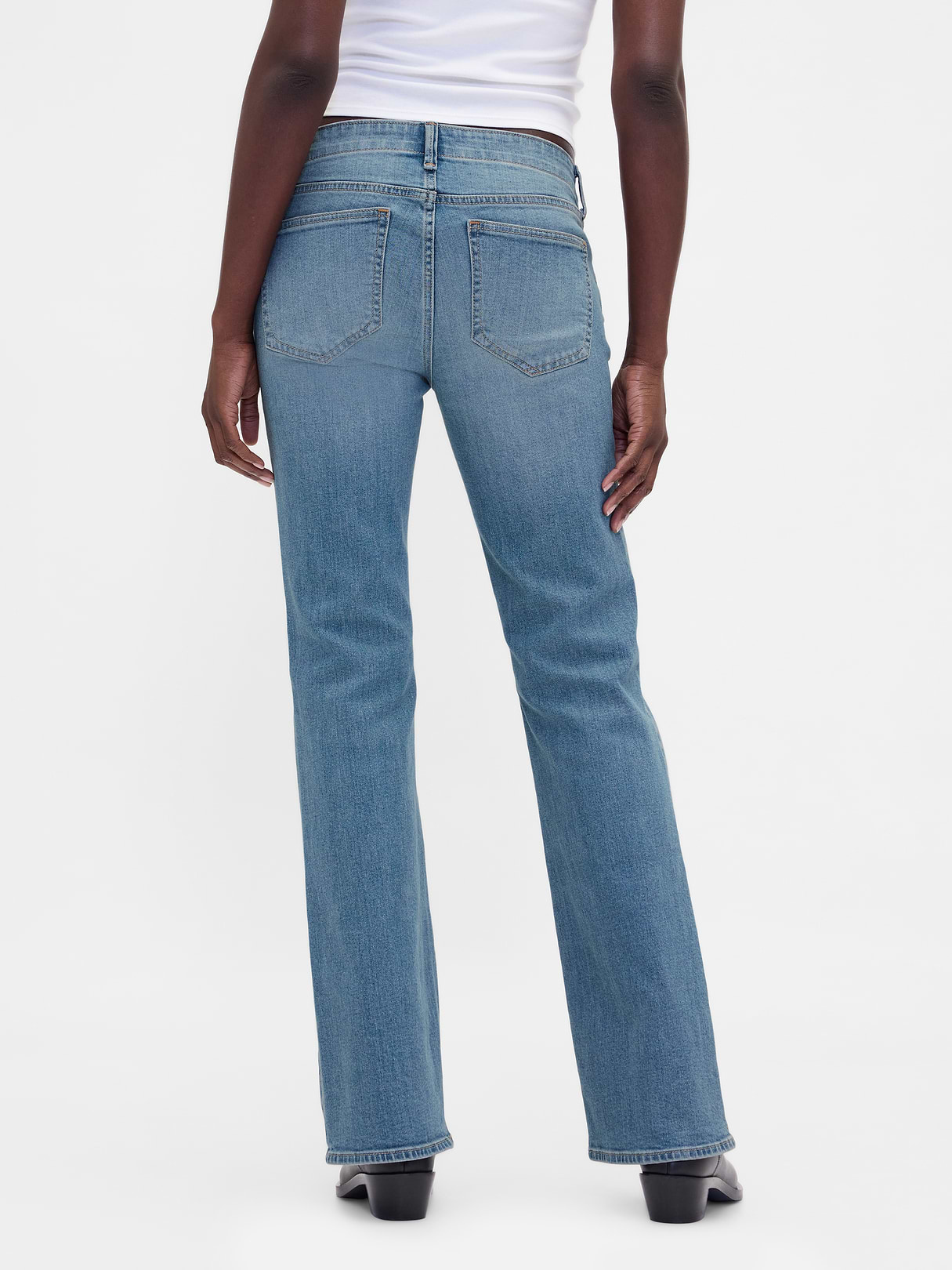 Low Rise Long & Lean Split-Hem Jeans - Light wash