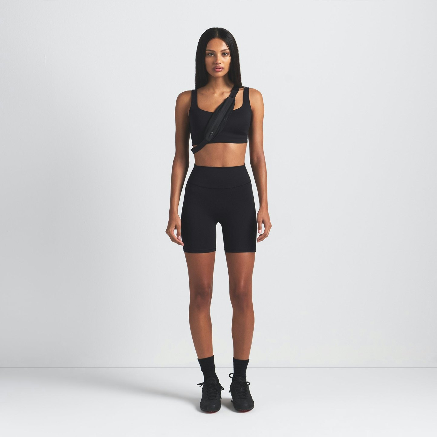 NikeSKIMS MATTE SCOOP NECK BRA - OBSIDIAN