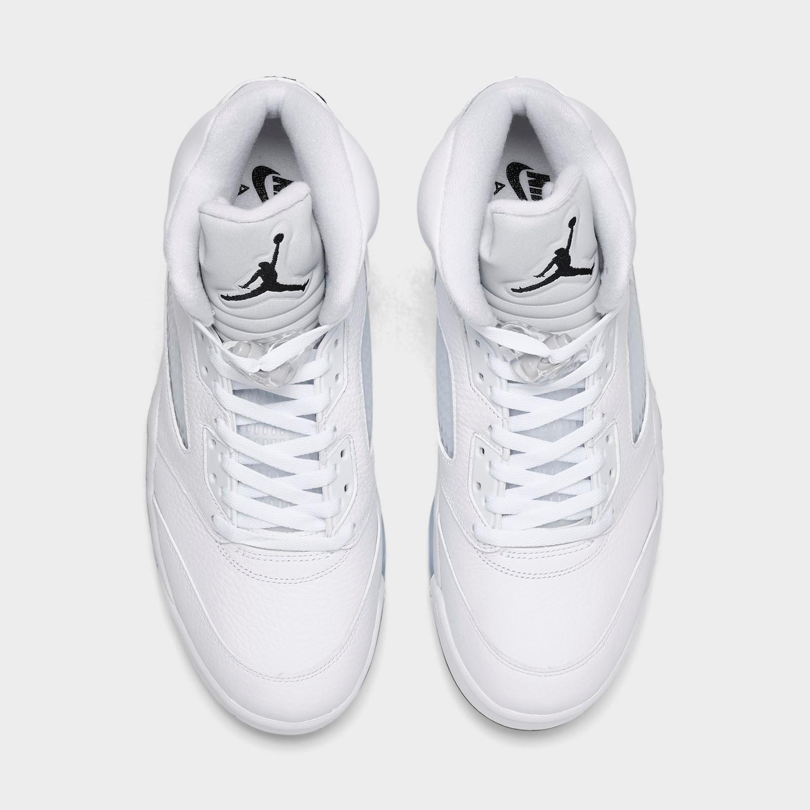 Men's Air Jordan Retro 5 Basketball Shoes - White/Metallic Silver/Black - view 5