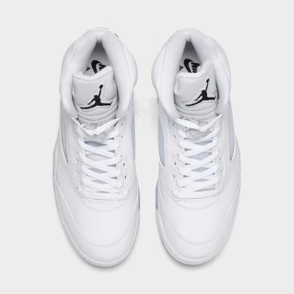 Men's Air Jordan Retro 5 Basketball Shoes - White/Metallic Silver/Black - view 5