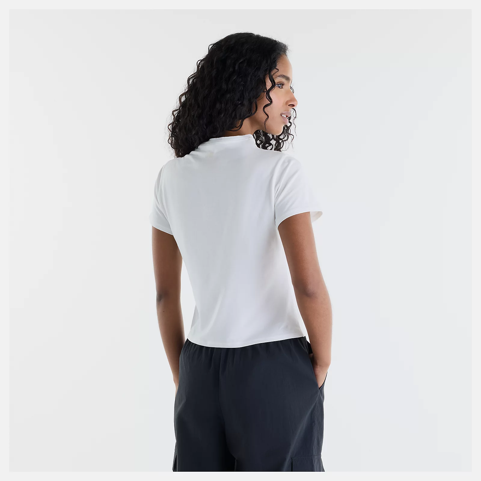 Eileen is wearing size S and is 5'9"/175.26cm. Chest: 33"/83.82cm, Waist: 25"/63.5cm, Hips: 38"/96.52cm