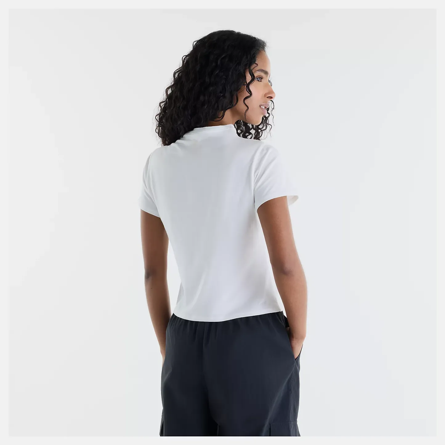 Eileen is wearing size S and is 5'9"/175.26cm. Chest: 33"/83.82cm, Waist: 25"/63.5cm, Hips: 38"/96.52cm