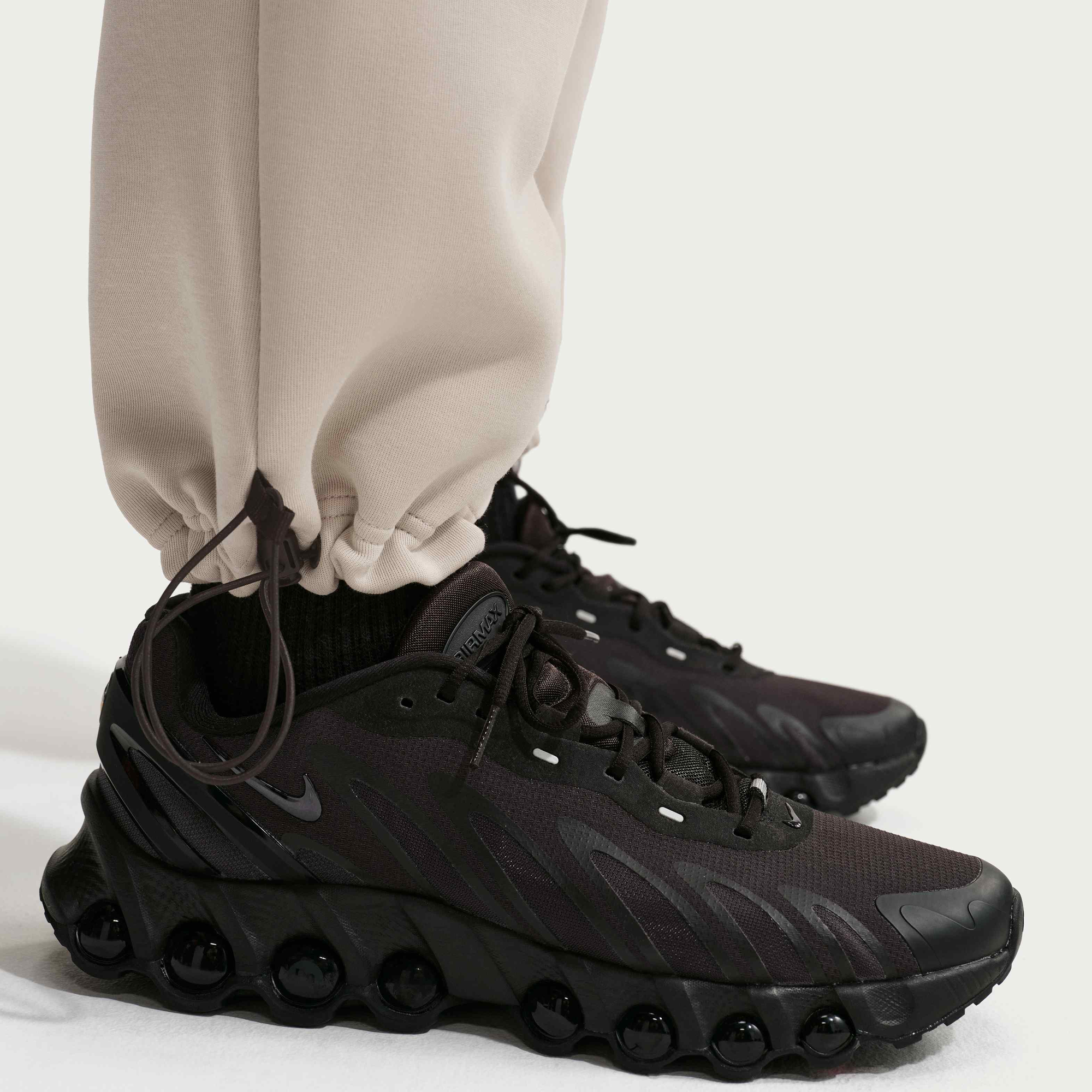 Nike Tech Men's Colour-Block Open-Hem Fleece Trousers - Cream II/Light Liquid Lime/Black