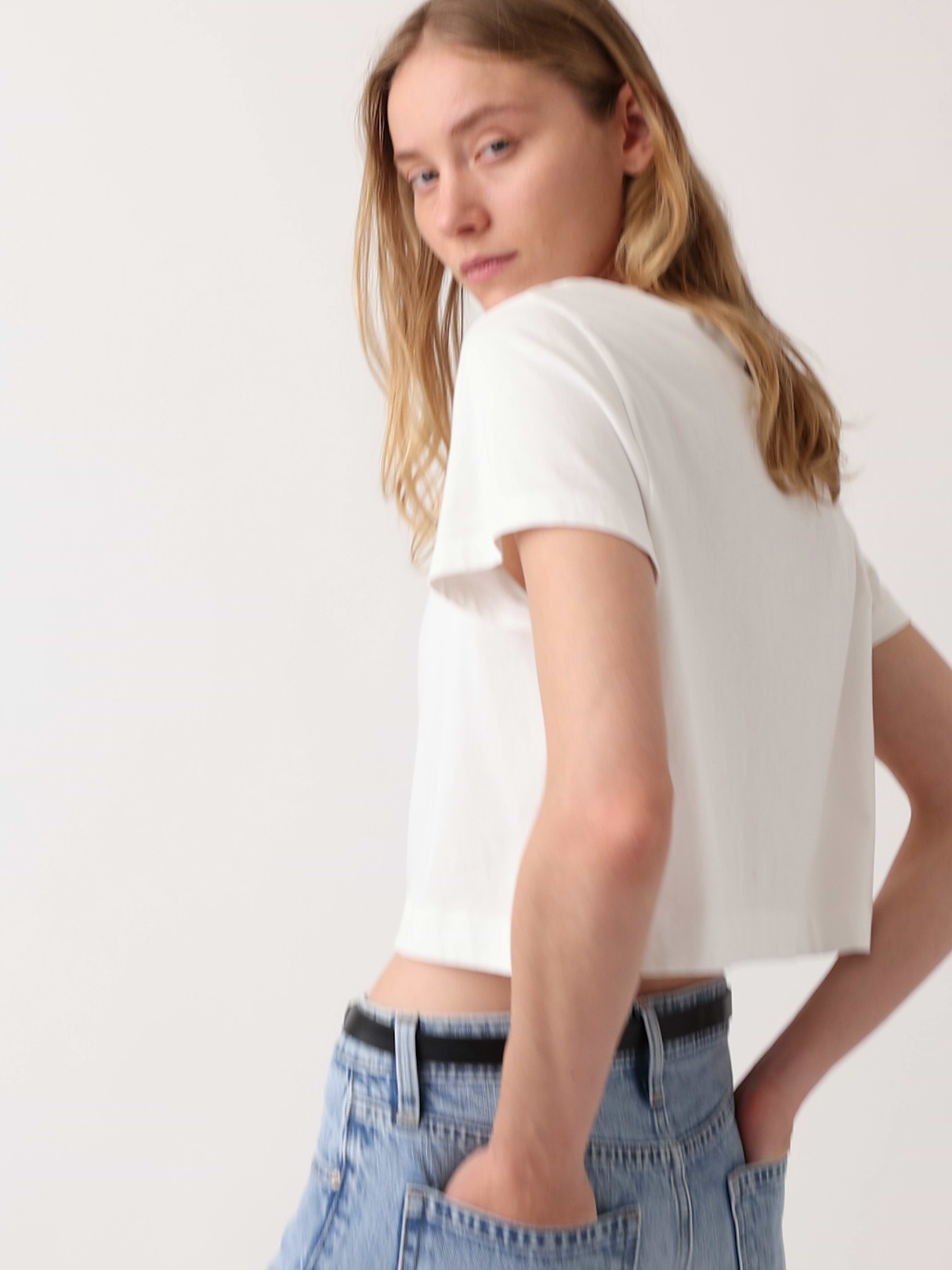 Mid Rise Straight Taper Jeans - Light wash