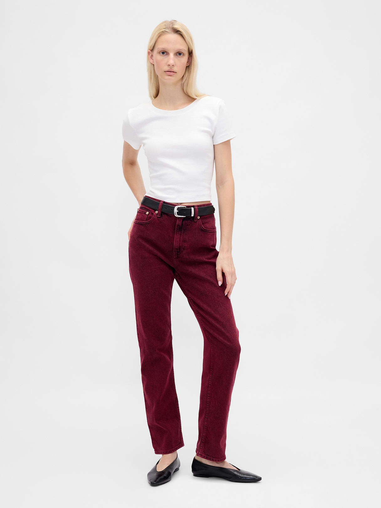 High Rise Belted '90s Slim Straight Jeans - Red delicious